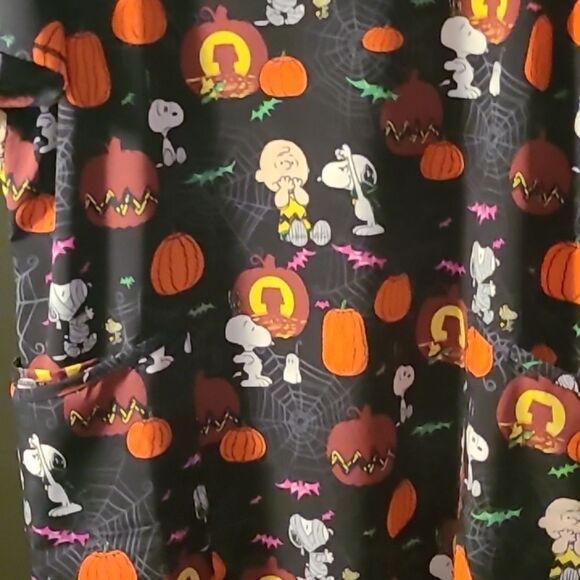 Peanuts Halloween Scrubs  Top wil - Picture 5 of 9
